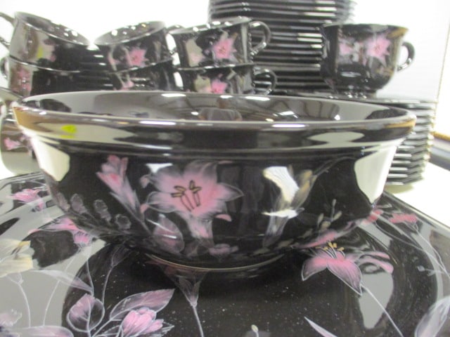 62 Pieces of Mikasa Color Trend "Ebony Meadow" Dinner Ware - 2