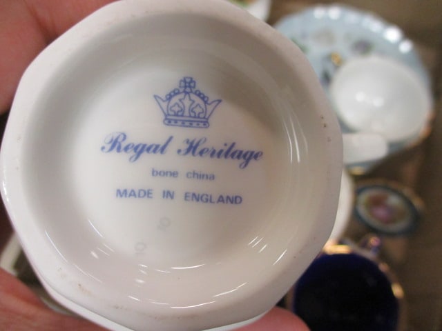 Royal Albert "Old Country Roses" Creamer and Bone China Teacups and Saucers - 10