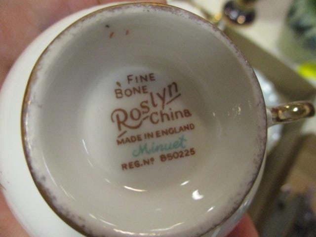 Royal Albert "Old Country Roses" Creamer and Bone China Teacups and Saucers - 11