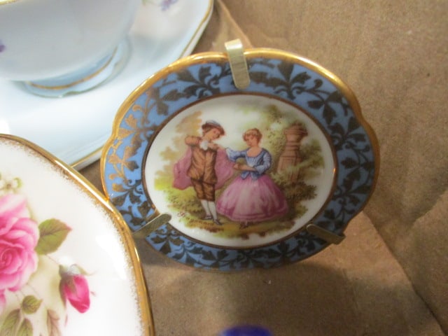 Royal Albert "Old Country Roses" Creamer and Bone China Teacups and Saucers - 7
