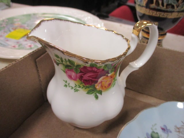 Royal Albert "Old Country Roses" Creamer and Bone China Teacups and Saucers - 9
