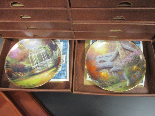 The Bradford Exchange Thomas Kinkade Painter of Light Calendar w/ Monthly Collector Plates - 10
