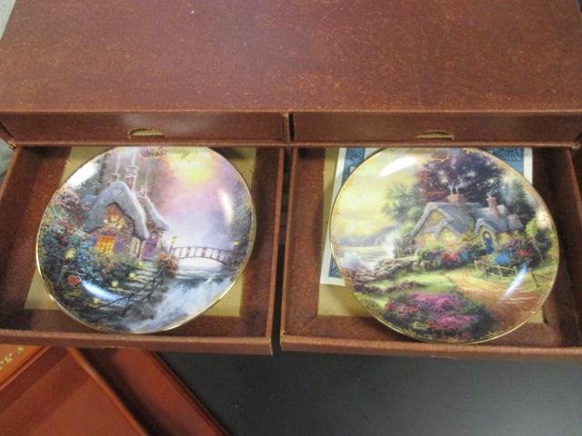 The Bradford Exchange Thomas Kinkade Painter of Light Calendar w/ Monthly Collector Plates - 13