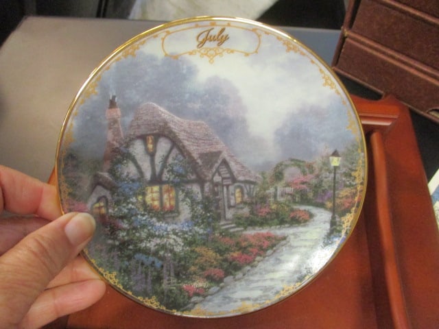 The Bradford Exchange Thomas Kinkade Painter of Light Calendar w/ Monthly Collector Plates - 4