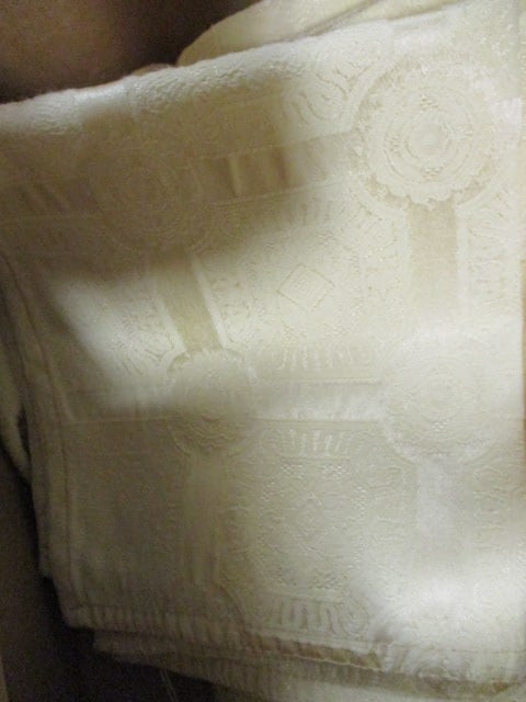 Jacquard Woven Table Cloth and Napkins - 2
