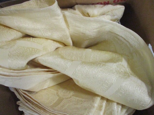 Jacquard Woven Table Cloth and Napkins - 4