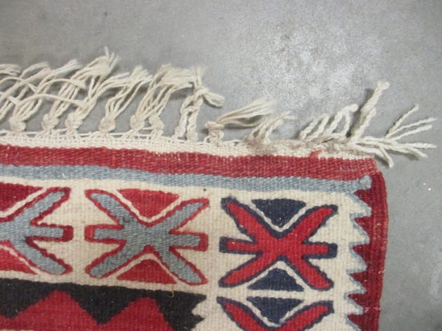 Handwoven Kilim Style Accent Area Rug - 9