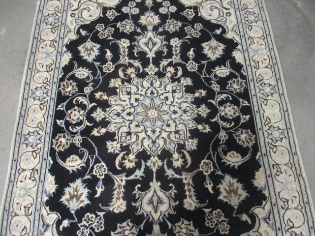 Ivory Border Navy Center Medallion Floral Design Wool Accent Rug - 3