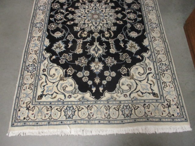 Ivory Border Navy Center Medallion Floral Design Wool Accent Rug - 4