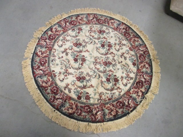 Navy/Burgundy Border Ivory Floral Design Round Scatter Rug: 38"dia(not including fringe), few loose spots on edge fringe binding