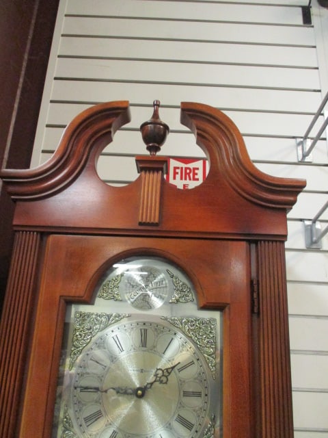 Howard Miller "Tempus Fugit" Quartz Display/Curio Case Floor Clock - 2