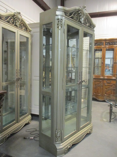 Thomasville Furniture Bellasera Collection Illuminated Display Cabinet - 2