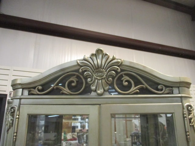 Thomasville Furniture Bellasera Collection Illuminated Display Cabinet - 4