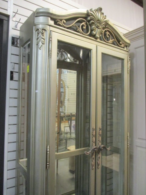 Thomasville Furniture Bellasera Collection Illuminated Display Cabinet - 2