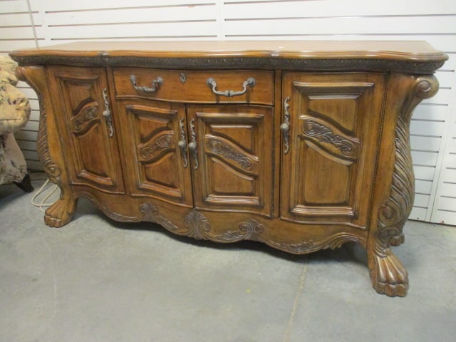 Aico Amini Innovation Corp. Heavily Carved Ornate 2 Piece Illuminated China Cabinet - 2