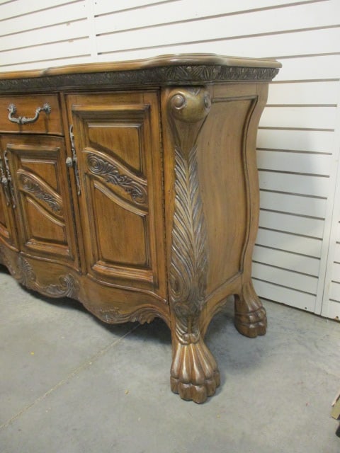 Aico Amini Innovation Corp. Heavily Carved Ornate 2 Piece Illuminated China Cabinet - 3
