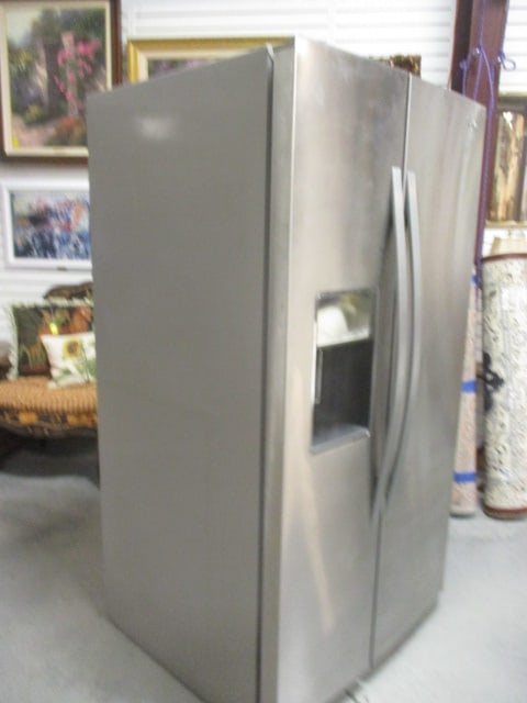 Whirlpool Stainless Side x Side Ice/Water in Door Refrigerator - 11