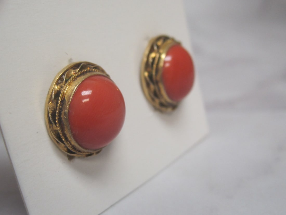 Vintage Coral Clip Earrings - 3