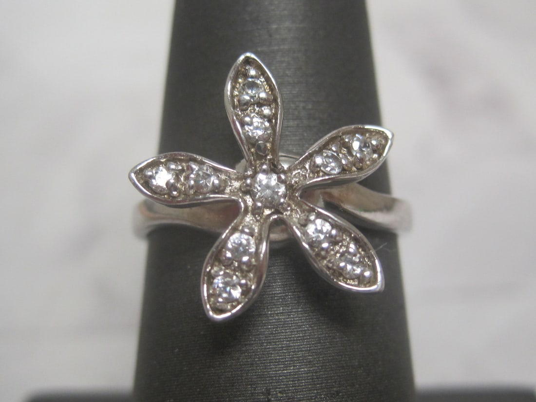 Sterling Silver Spinning Flower Ring: Weighs 2.5 grams, Size 7 1/4