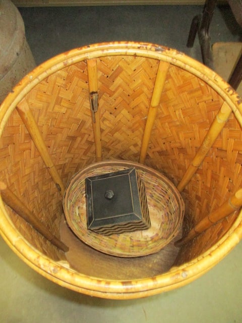 Round Woven Rataan Hamper with Lid, Oval Basket, and Fabric Covered - 3
