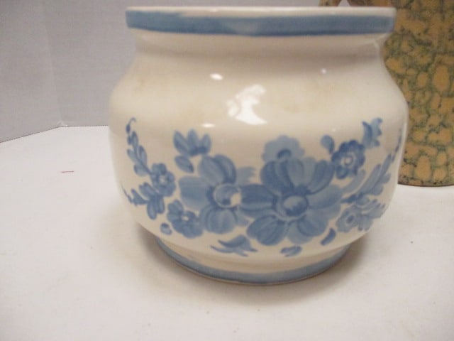 2 Vintage 1981 FTD Blue and White Ceramic Planters and Vintage Splatter - 2