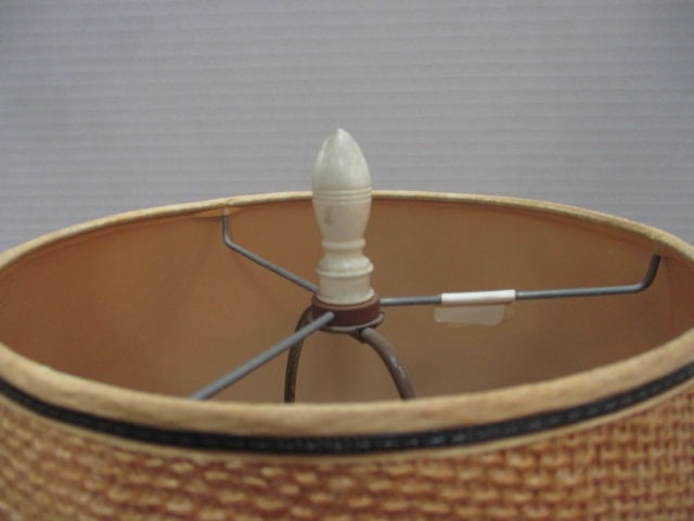 Vintage Royal China "Queen's Rose" Table Lamp with Textured Shade - 2