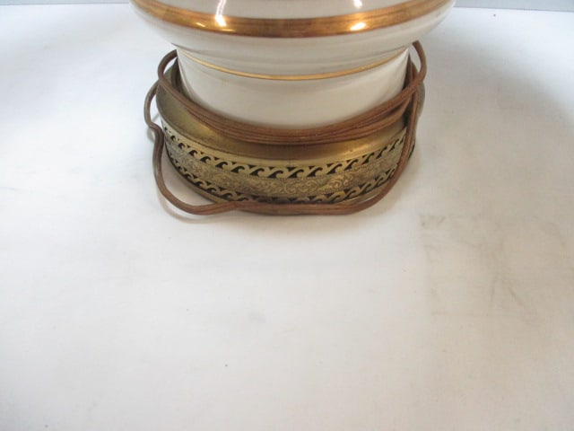 Vintage Royal China "Queen's Rose" Table Lamp with Textured Shade - 7