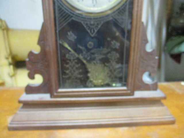 Vintage Waterbury Clock Co. Gingerbread Pendulum Mantel Clock with Key - 5