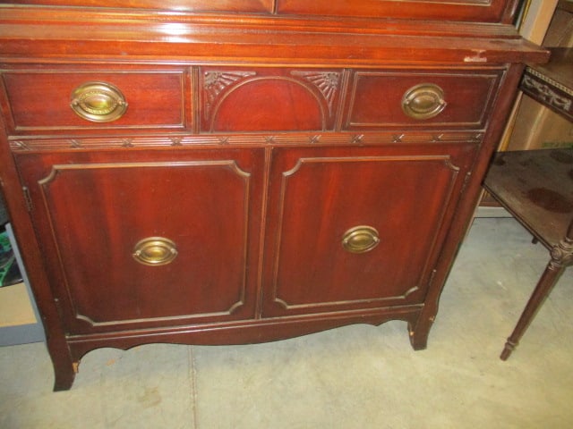 Vintage American Federal Style Mahogany Glass Front China Cabinet - 2