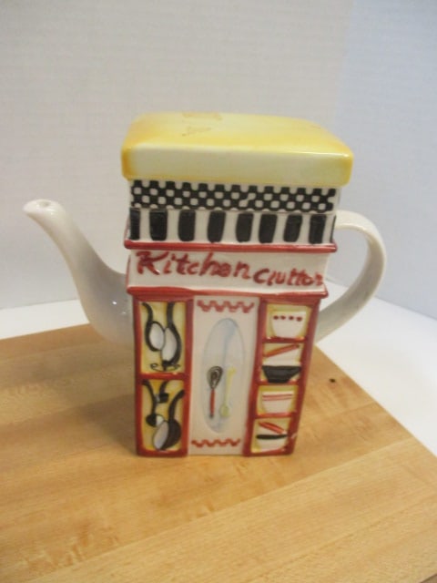 2 Campbell Soup Aprons, Kitchen Clutter Teapot, and Wood Cutting Board - 5