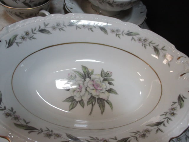 32 Pieces of Vintage Royal Jackson "Fleur De Blanc" China - 2