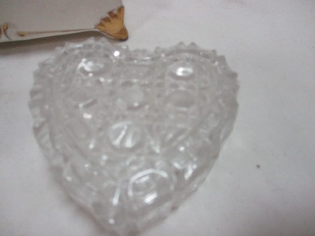 3 Vintage Trinket Boxes - Glass Heart, Milk Glass, and Ceramic - 2