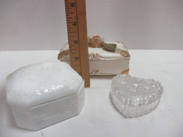 3 Vintage Trinket Boxes - Glass Heart, Milk Glass, and Ceramic - 7