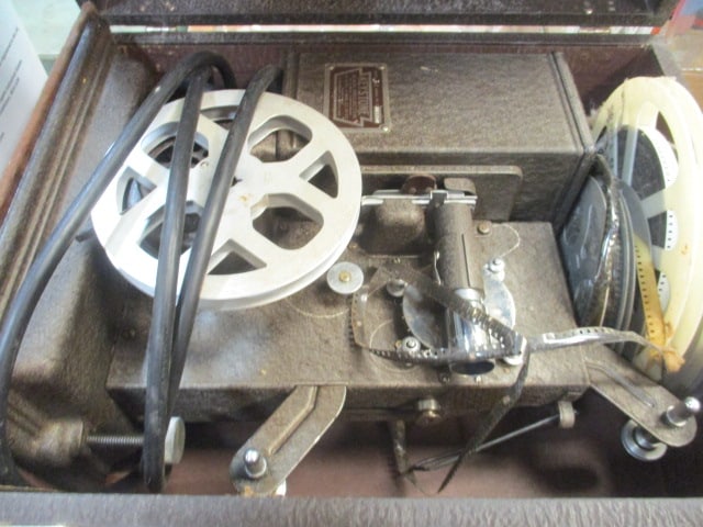 Vintage Keystone 8mm Reel Movie Project - Model J-8 in Carrying Case - 3