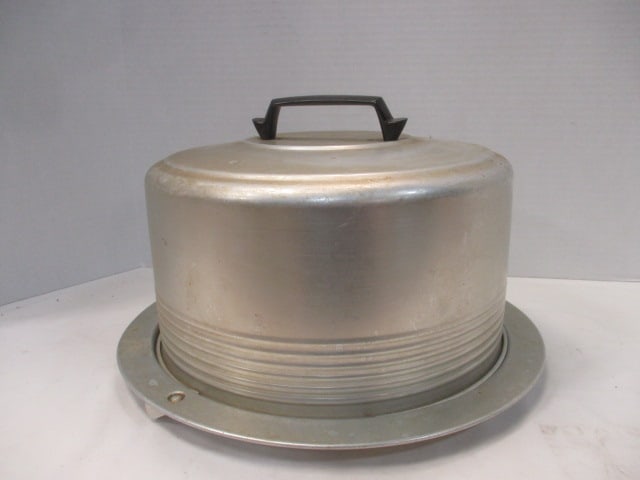 Vintage Regal Aluminum Cake Carrier: 13 3/4" x 9"