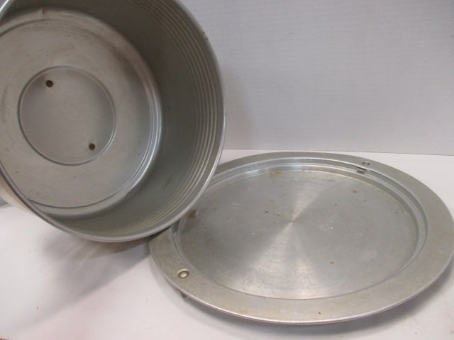 Vintage Regal Aluminum Cake Carrier - 4