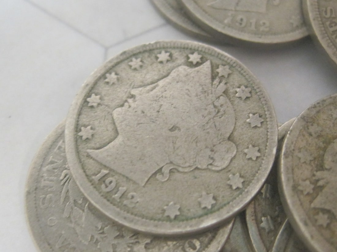 Lot of 22 V-Nickels - 2