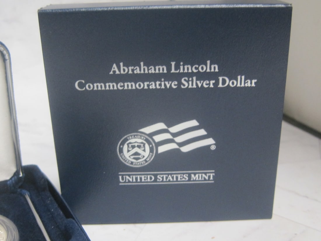 2009 Abraham Lincoln Commemorative Silver Proof Dollar - 3