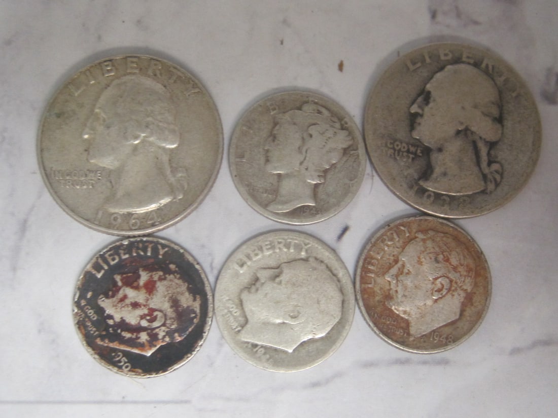 Lot of 3 Silver Washington Quarters, 1 Mercury Dime, & 3 Silver Roosevelt Dimes: .