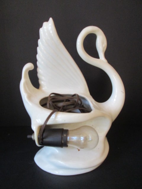Vintage White USA Pottery Swan TV Lamp - 2