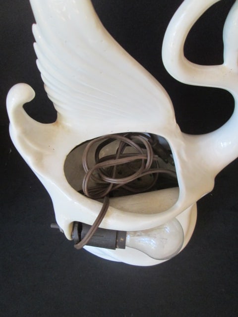 Vintage White USA Pottery Swan TV Lamp - 3
