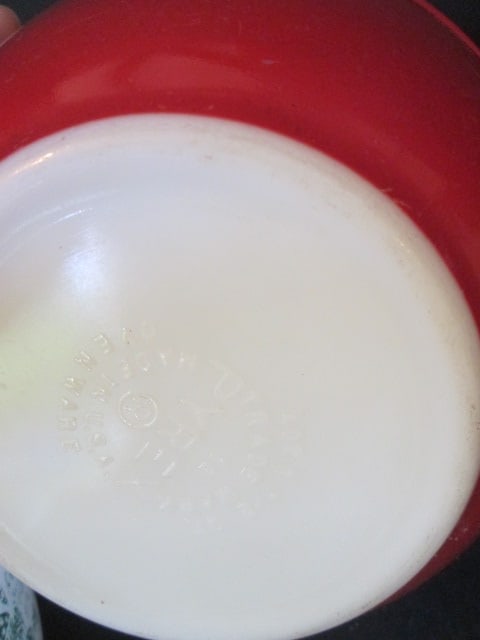 Three Vintage Pyrex Mixing Bowls - 7