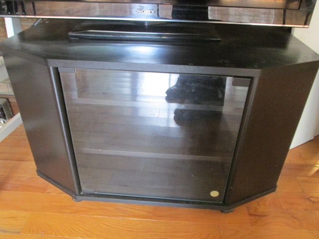 Sony Bravia 40" LCD HDTV and Portable Black Media Cart - 9