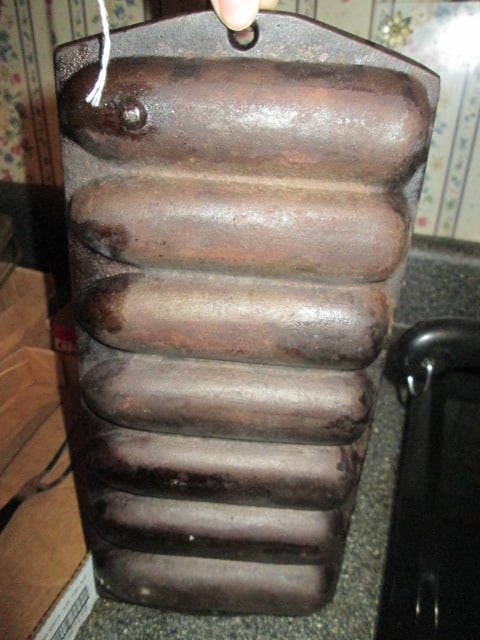 Cast Iron 7 Stick Corn Bread Pan - 2