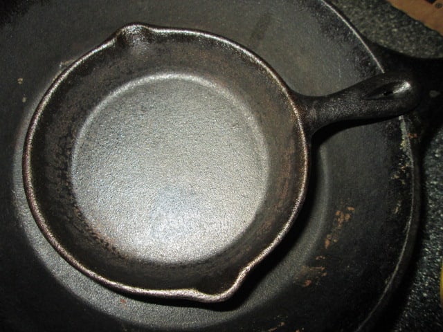 Old Mountain Cast Iron Skillet and Ashtray/Miniature Pan - 2