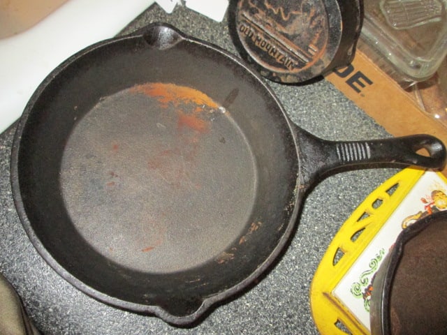 Old Mountain Cast Iron Skillet and Ashtray/Miniature Pan - 4