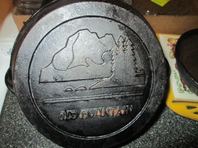 Old Mountain Cast Iron Skillet and Ashtray/Miniature Pan - 5