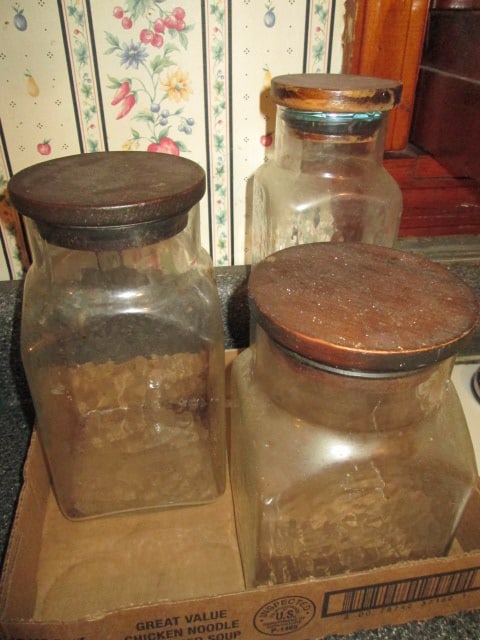 3 Piece Glass Cannister Set with Wood Stoppers: .