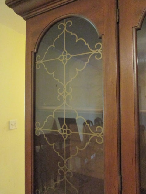 Retro Old World Style 1 Piece China Hutch - 7
