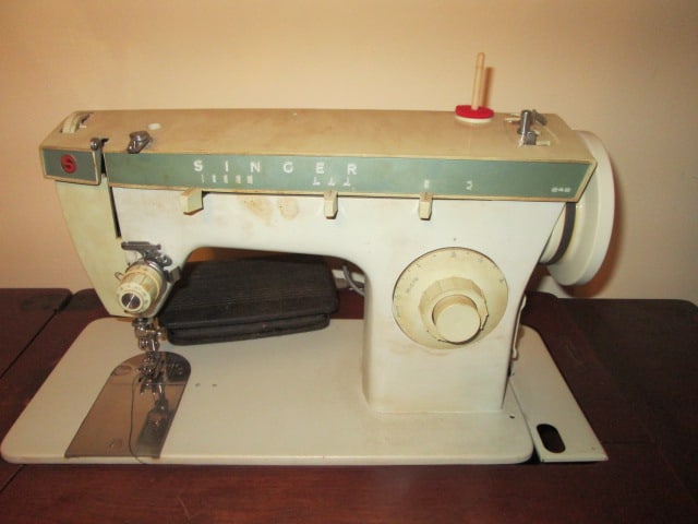 Singer Model 242 Sewing Machine in Mahogany Sewing Cabinet - 2